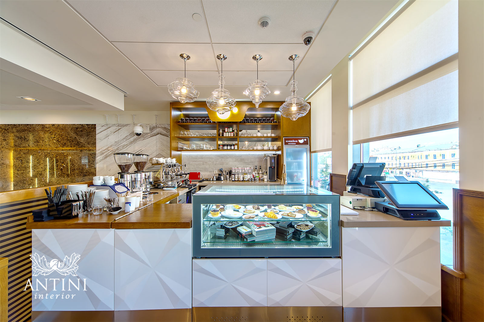 Вы можете посмотреть пример работы по внутренней отделки помещения кафе Universo от компании «Antini Interior»